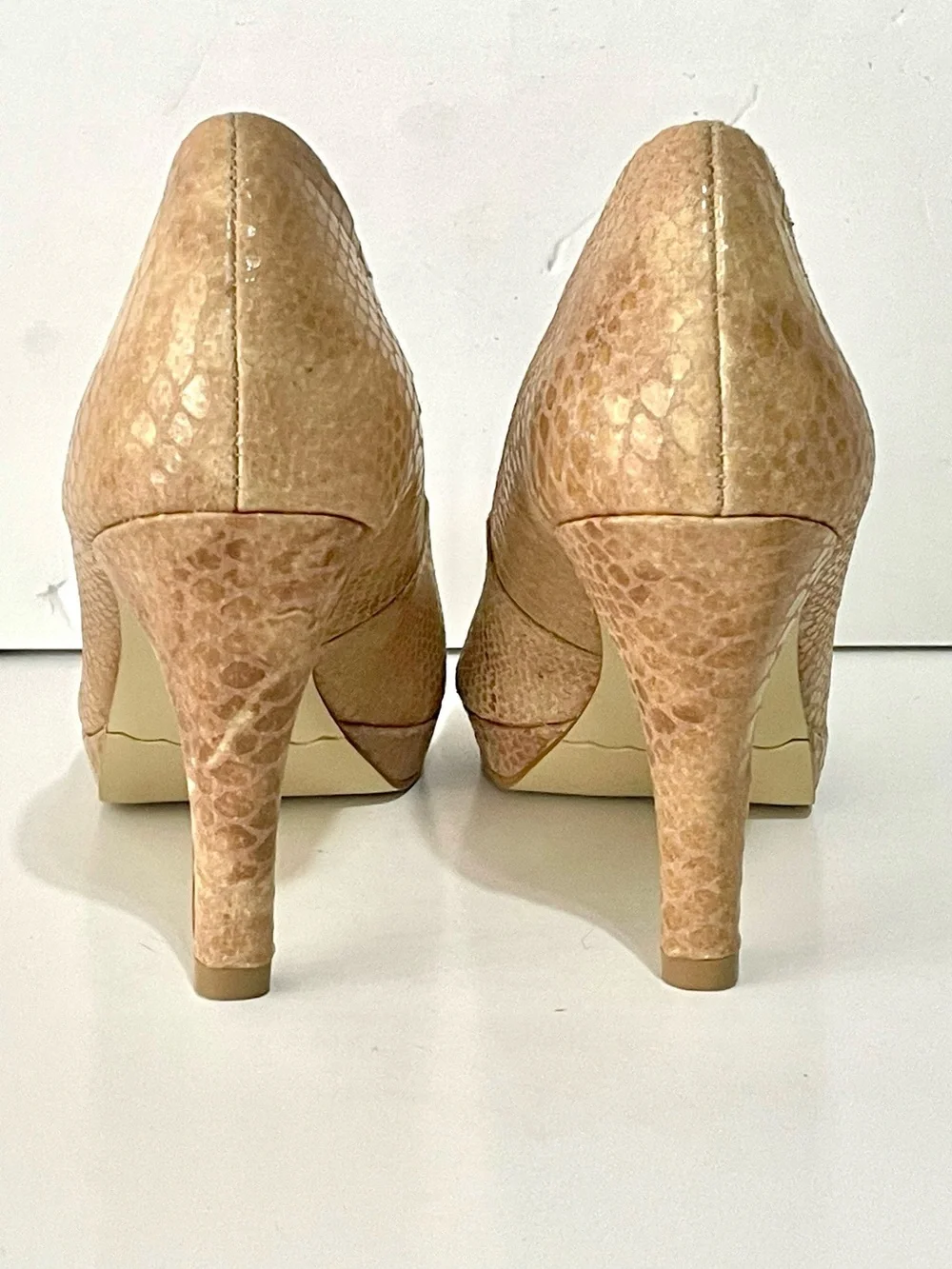 Moda beige leather snakeskin-embossed platform pumps size 6.5